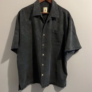 CASUAL BUTTON UP SHORT SLEEVED SHIRT (XL)